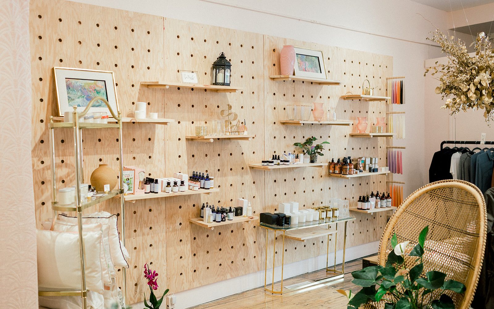Canadian Retail Concept The Girl Floral Pairs Bouquets With Clean Beauty Products