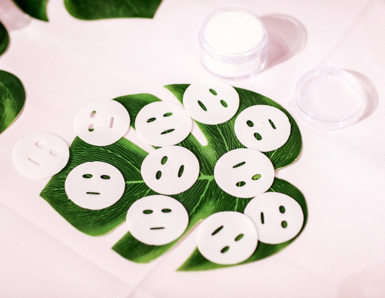 They’re called Paper Clouds and they’re new, patented cleansing pads from Pure Aura. They’re also cross-category (travel, skincare, tech) gems With a splash of water, these innovatively-designed discs lather up, clear make-up and maintain the pH balance of the skin. (Top Emerging Beauty Trends From IBE Dallas 2019)