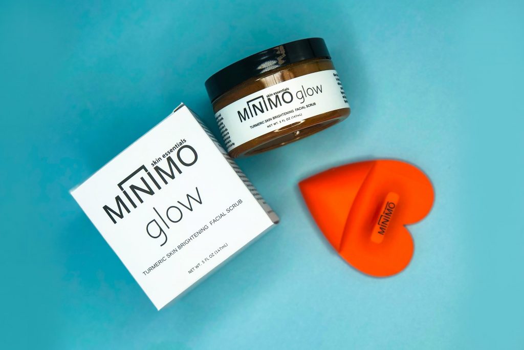 Minimo Skin Essentials' Glow Skin Brightening Facial Scrub