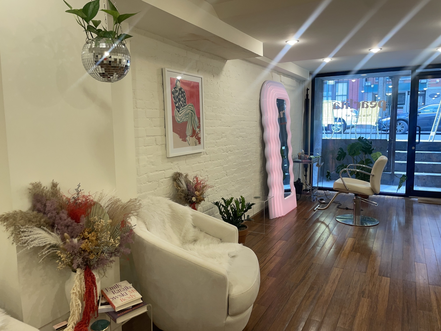 Pearlita NYC is a hair, brow, and fragrance salon located in the heart of downtown NYC