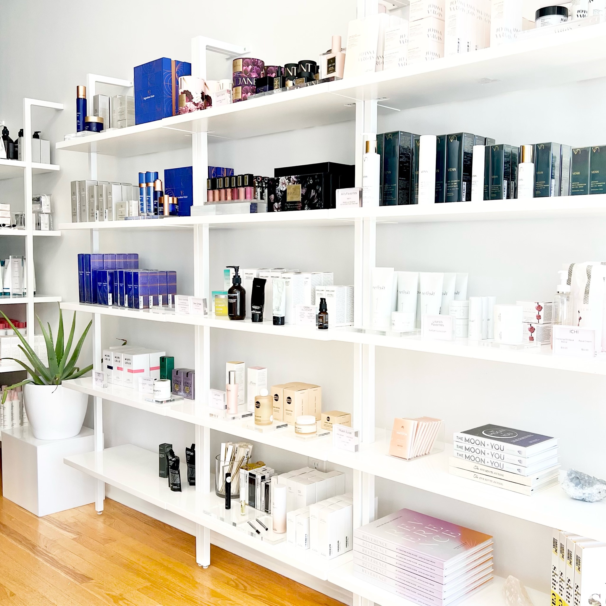 New Jersey boutique and beauty service provider, Luminous