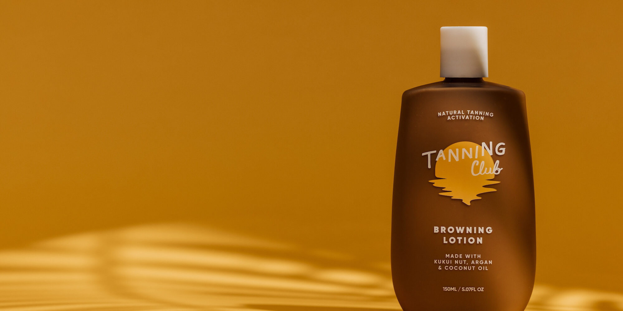 Tanning Club Goes For Bronze With Retro Beach-Loving Vibes