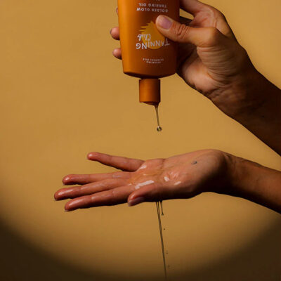 Tanning Club Goes For Bronze With Retro Beach-Loving Vibes